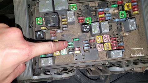 pictures of 08 chevy truck fuse box 